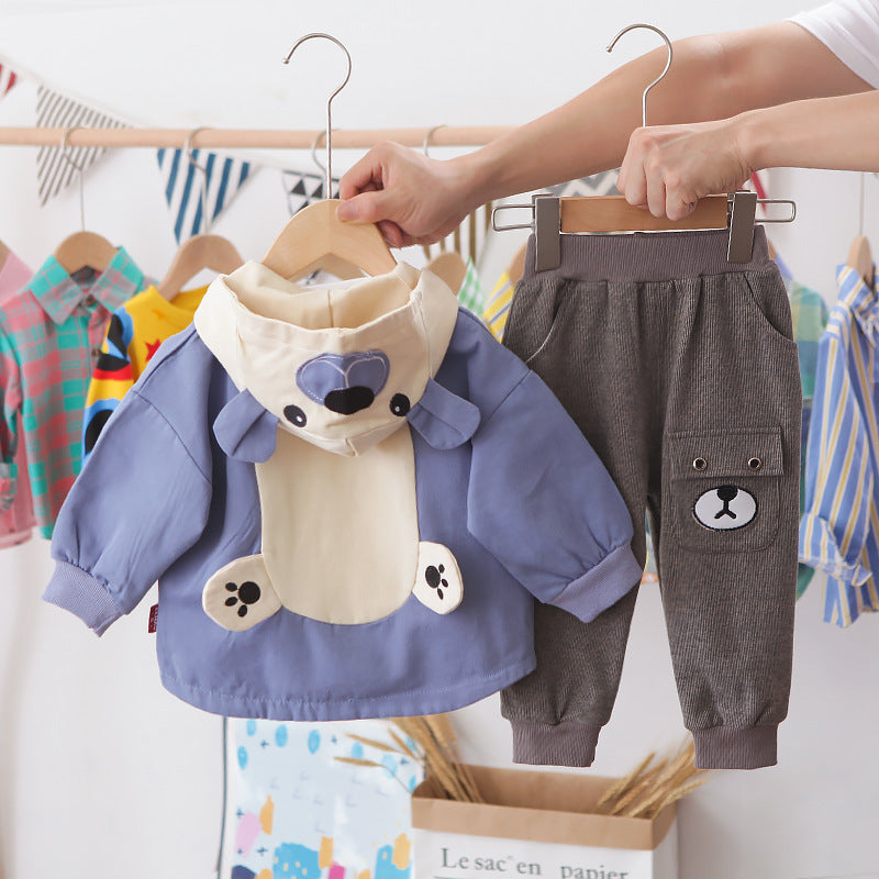 ダークブルーのフード付きトップスとパンツの3点セット
