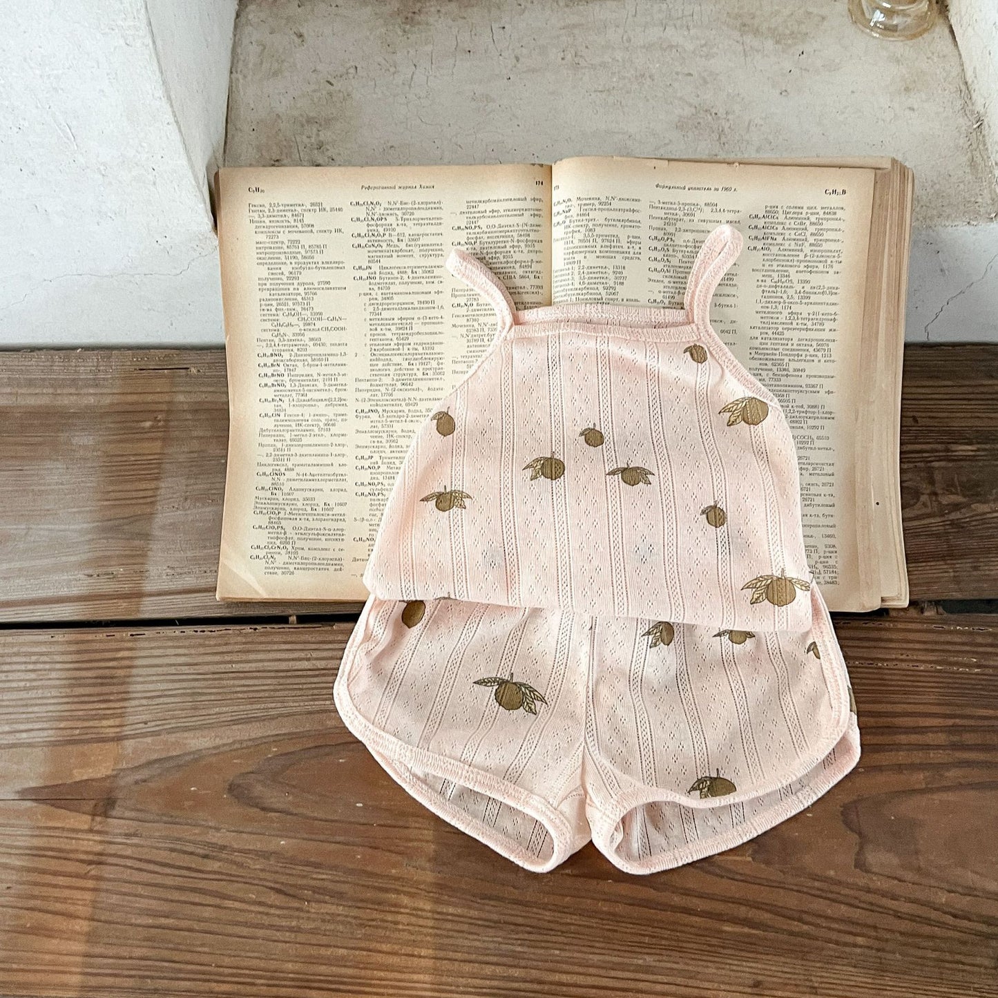 さらっと薄手で夏に涼しい 子どもキャミソールパジャマ上下セット デンマーク風フラワー&カートゥーン柄 コットン 66~100cm