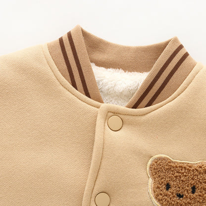 子どもが着用したライトミルクティーカラー配色ジャケットコーデイメージ 裏フリースベビーアウター
