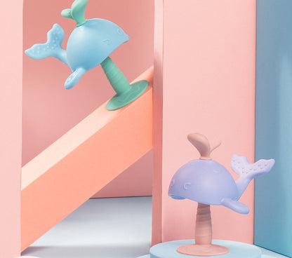 自立ベース付き くじらシリコン歯固め（歯がため）撮影スタイリング イメージ
