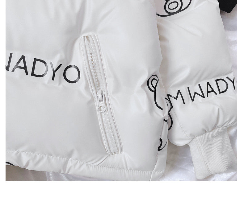 フード付きジッパータイプの防寒アウター
