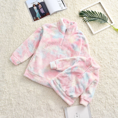 ゆったりルーズシルエットの長袖トップス
