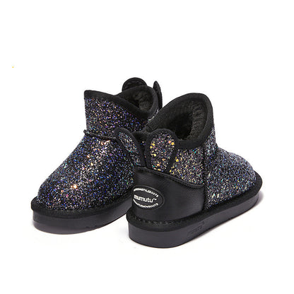 ブラックカラーの子ども冬用ブーツ横向き画像
