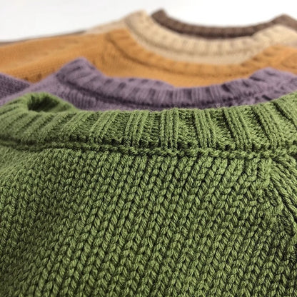 ナチュラルトーンカラーのレトロスタイルトップス
