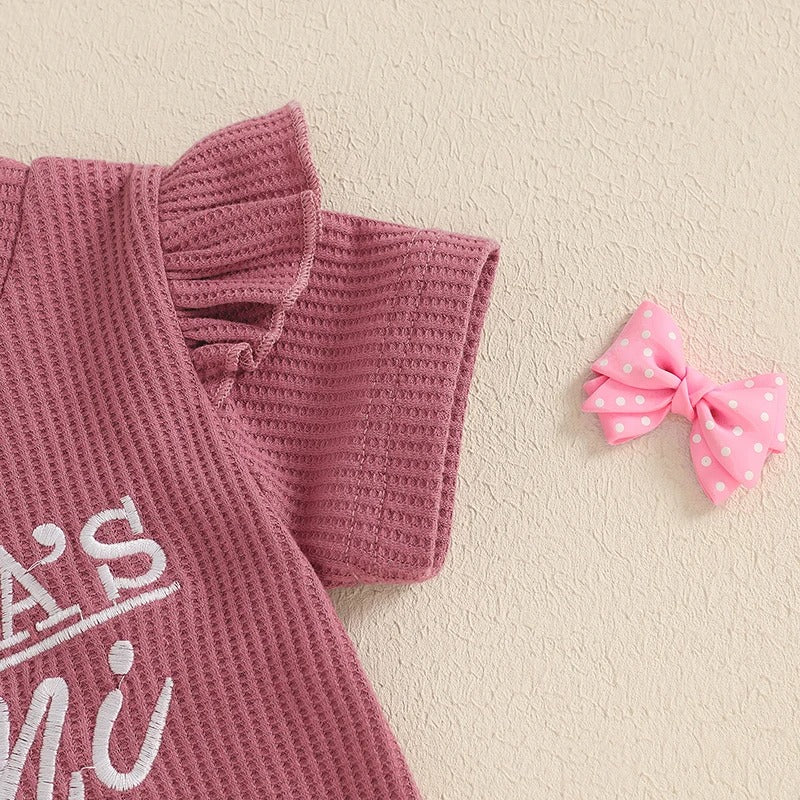 肩フリルの立体感が分かるワッフルトップスのディテール
