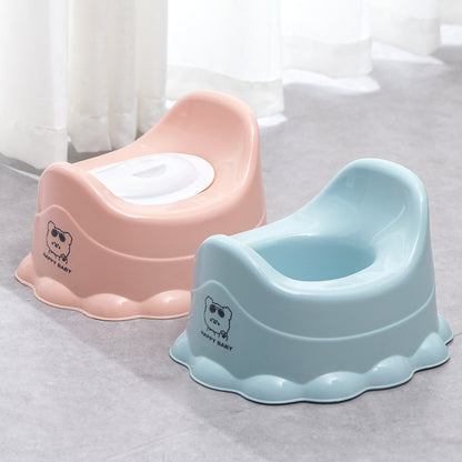 フタ付きピンクとフタ付きスカイブルーの子ども用補助トイレを並べて撮影した画像（子ども用補助トイレ）
