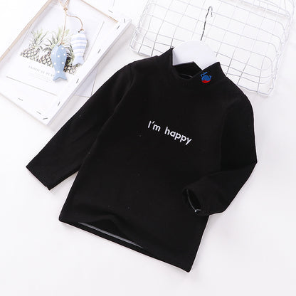 複数色のハイネックTシャツが重ねて置かれたコーディネート例
