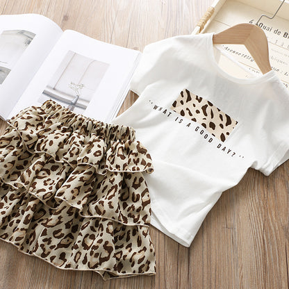 軽やかコットンで夏もさらっと快適に着られる 女の子半袖上下セット 英字プリントTシャツ×レオパード柄フリルスカート コットン 90~130cm