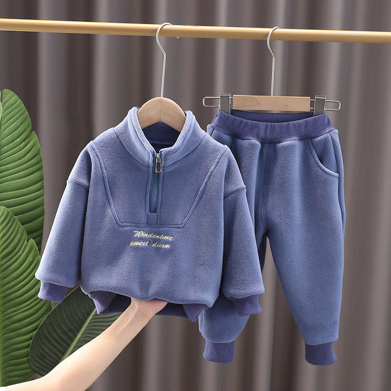 男の子用ベルベット上下セットの全体デザイン
