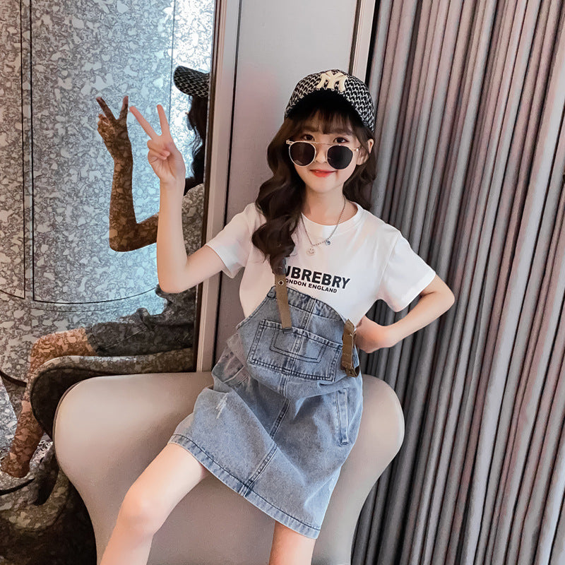 さらっと夏映えカジュアルが完成する 女の子半袖トップス＆サスペンダースカートセット レターロゴデザイン コットン90% 110~160cm