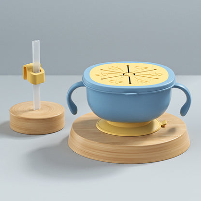 ブルーのフタをしたピンクベビーボウルを横から撮影した吸盤付きボウルの写真
