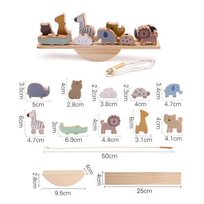 子どもがひも通しパーツを紐に通している手元のアップ写真
