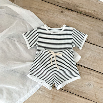 ブラック×ホワイトボーダーの子ども半袖セットアップ 定番配色の上下2点セット
