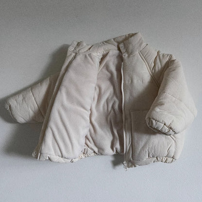コットン裏地付き中綿ジャケットの内側ディテールが見える画像
