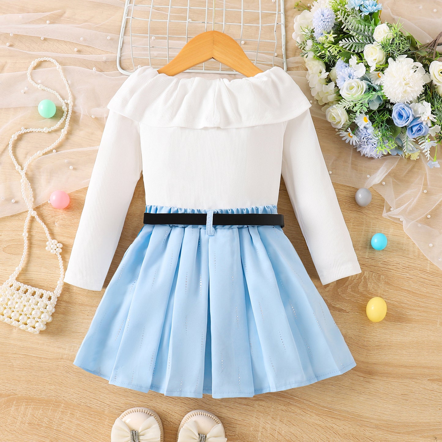 女の子用フリル長袖トップスとプリーツスカート3点セットのバックスタイル
