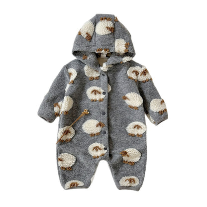 ふわもこ厚手フリースで冬をぬくぬく包む ひつじモチーフが愛らしい 赤ちゃんフード付きカバーオール ポリエステルフリース 1~18ヶ月