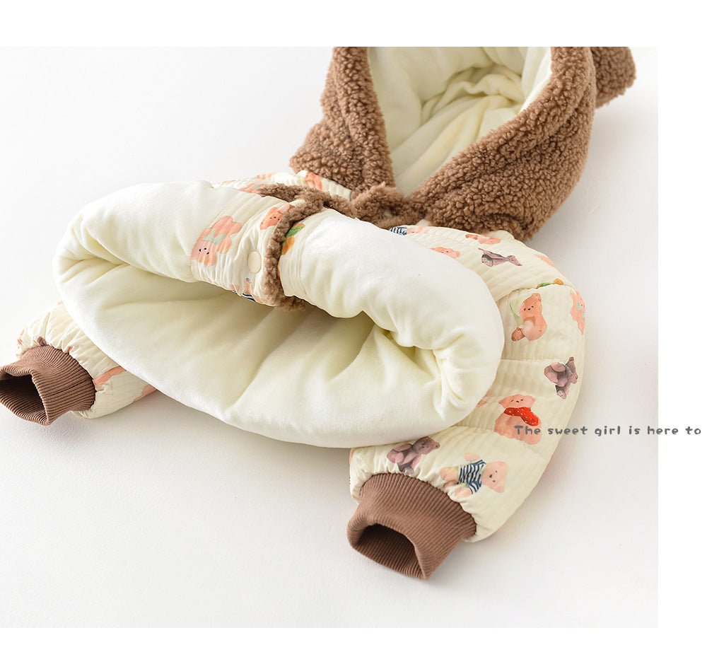 冬のお出かけ向け厚手ベビーアウター
