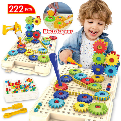 笑顔の子どもがドライバーで歯車タワーを組み立てて遊び、周囲にElectric gearの拡大写真や222PCSボード例が配置されたコラージュ画像
