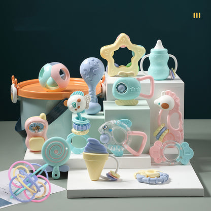 さまざまな形の歯固めおもちゃを並べたクローズアップ写真
