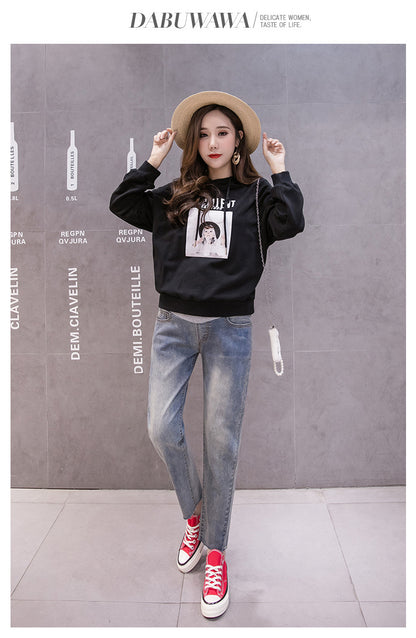 正面シルエットがわかるマタニティデニムパンツの着用イメージ
