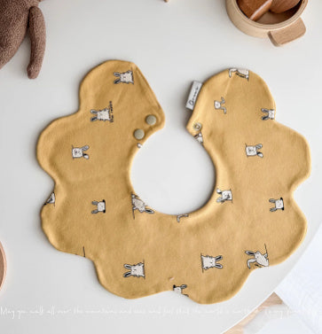 柔らかい花びらビブ 敏感肌赤ちゃんのための通気性スタイ
