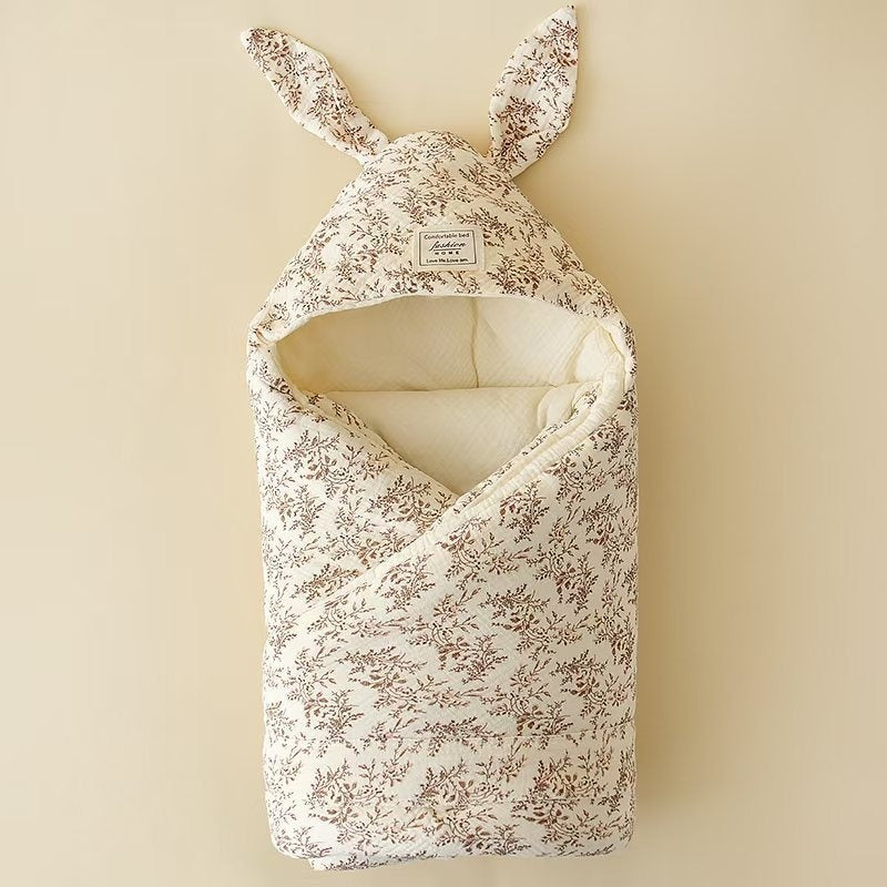 ふんわり中綿入りで保温性のあるおくるみ
