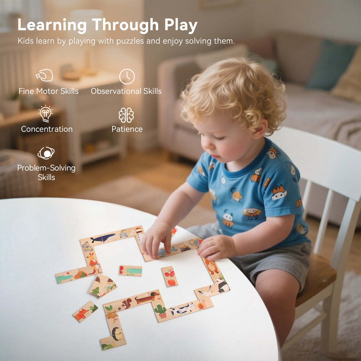 木製ドミノパズルで遊ぶ幼児、動物柄ブロックを使った形合わせパズル遊び、指先トレーニング・集中力・観察力を育む知育おもちゃ、柔らかい自然光の室内シーン
