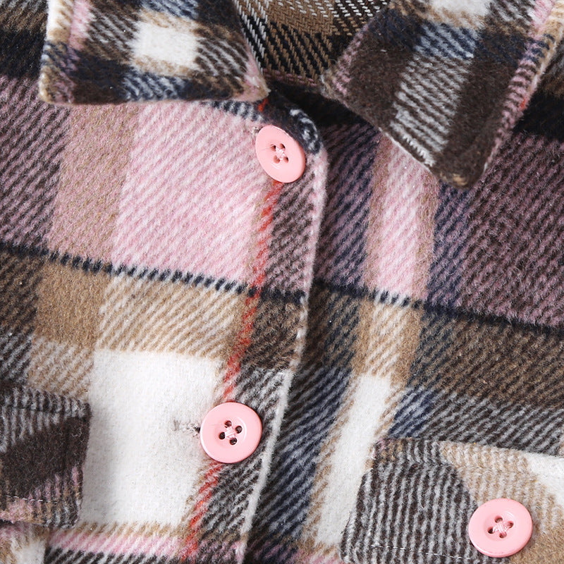 チェック柄アウターの質感アップ写真
