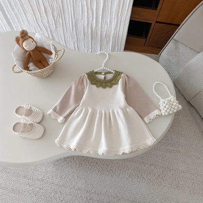 柔らかな綿素材のベビーニットワンピース
