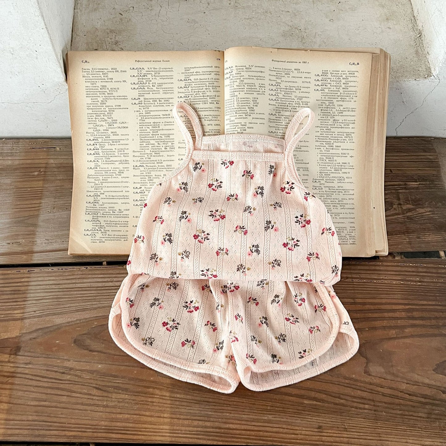 さらっと薄手で夏に涼しい 子どもキャミソールパジャマ上下セット デンマーク風フラワー&カートゥーン柄 コットン 66~100cm