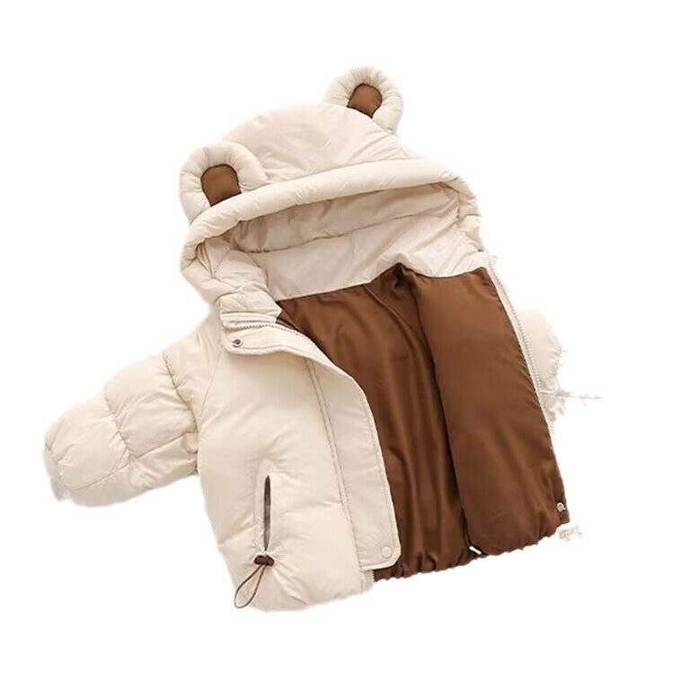 耳付きフードのディテールクローズアップ
