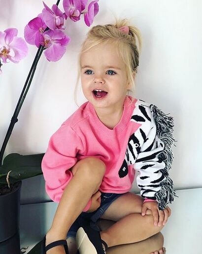 甘く映えるピンクで春秋に着やすい 女の子アシンメトリー長袖スウェット 片袖ゼブラ柄フリンジデザイン コットン95% 80〜120cm