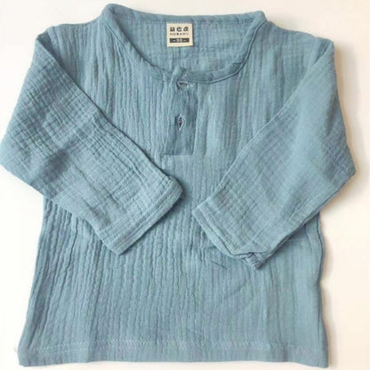 袖口の縫製と長袖デザインをアップで写した子どもTシャツディテール画像
