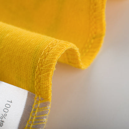 ゴールデンイエロー長袖Tシャツの裾とブラックスリーブ切り替え部分ディテール
