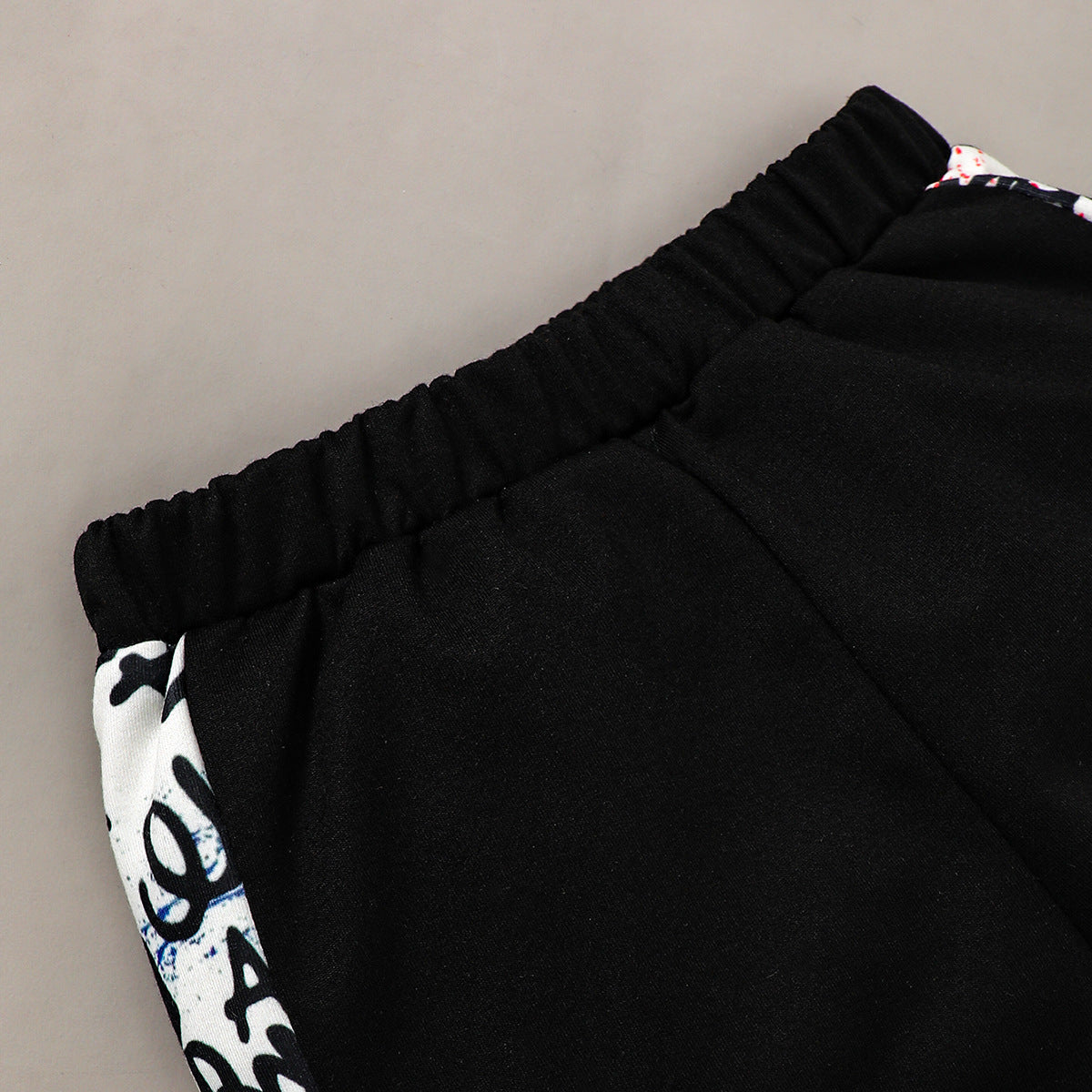 ストリート映えグラフィティが主役の 男の子長袖トレーナー＆ロングパンツ上下セット プリントデザイン ポリエステル混 4~7歳