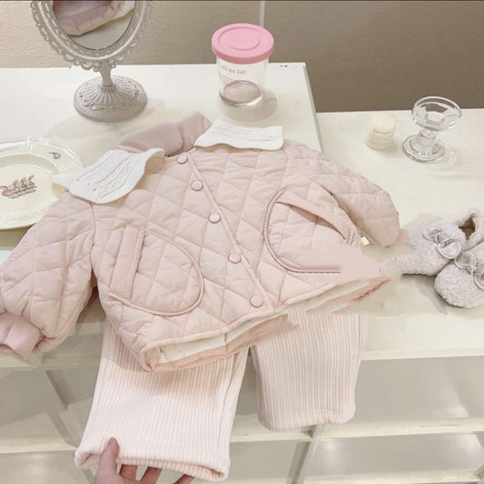 クリームパウダー色の厚手キルティングガールズジャケット正面
