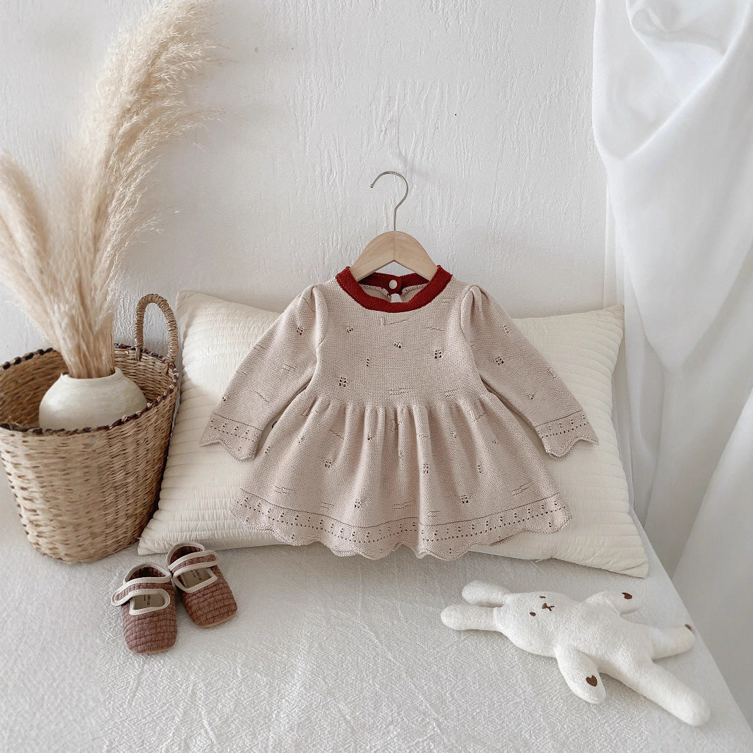 秋のお出かけにぴったりなベビーワンピース

