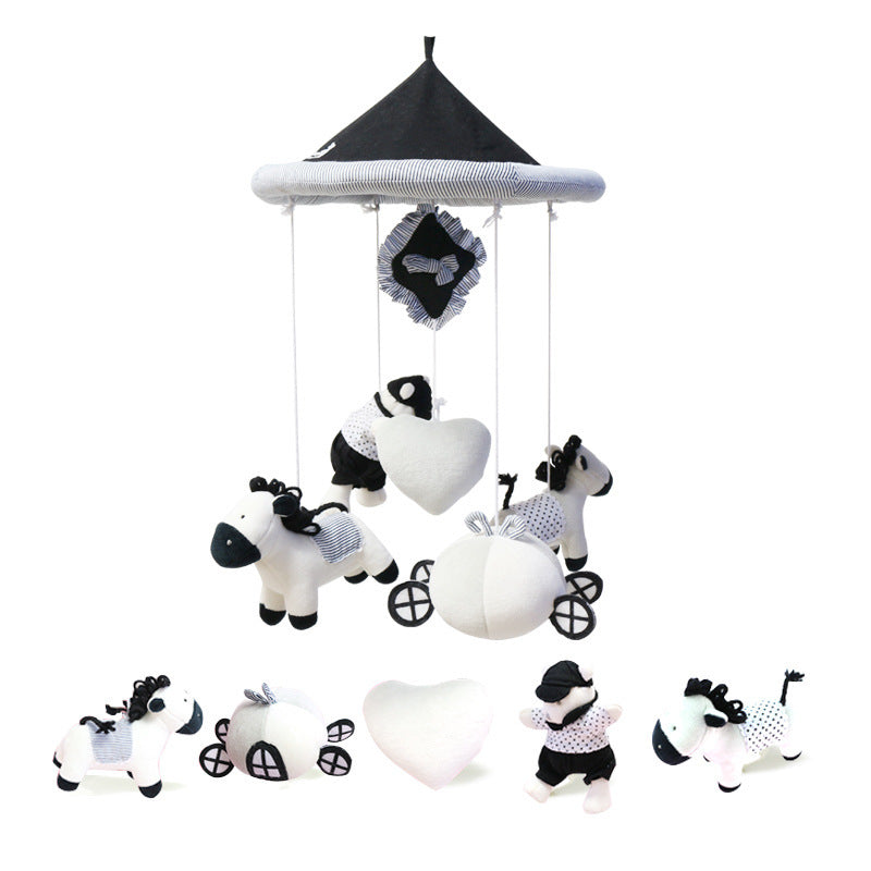 白黒コントラストの回転式ベビーモビール正面画像
