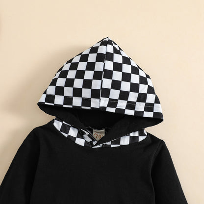 モノトーンカラーで統一されたカジュアルなベビーウェア
