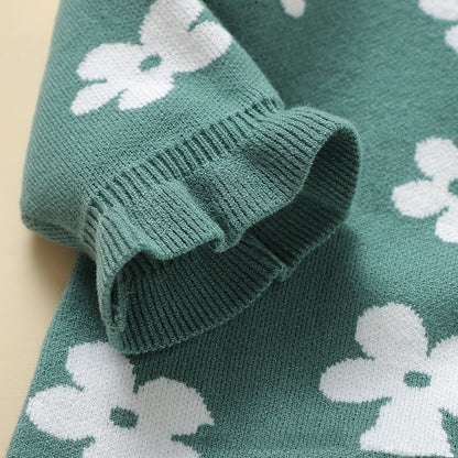 前開きスナップ付きの便利なベビー服
