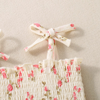 肩ひもリボンとスモッキング身頃のディテールがわかるアップ
