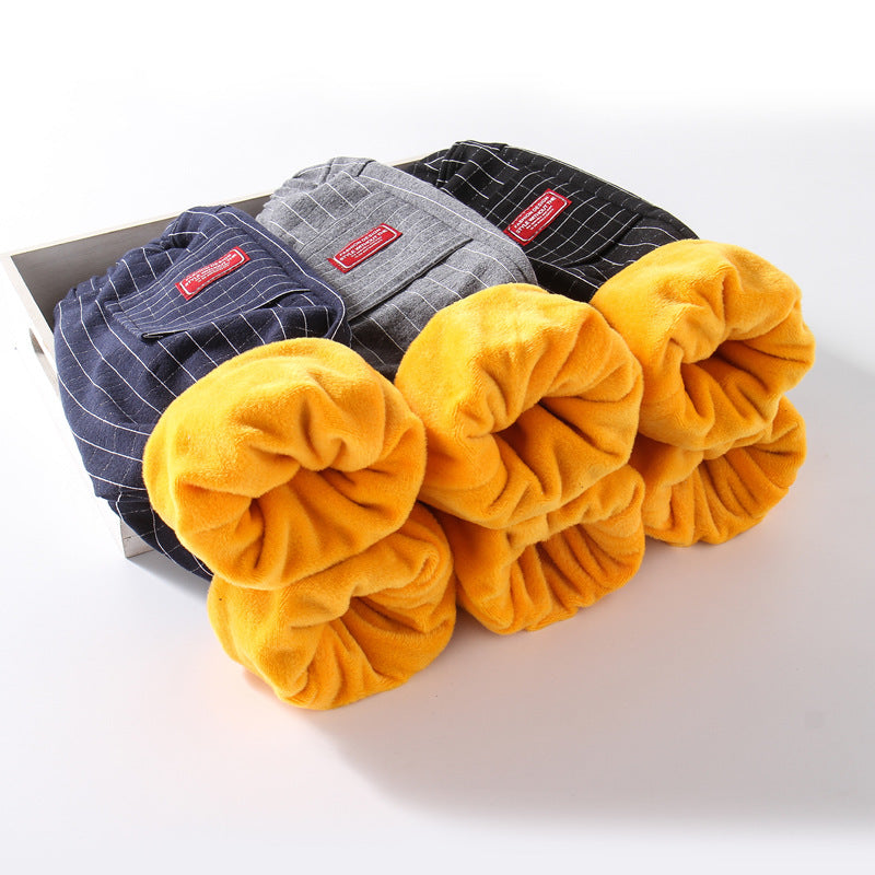 チェック柄キッズパンツは公園遊びでも動きやすいゆったりシルエットのロング丈
