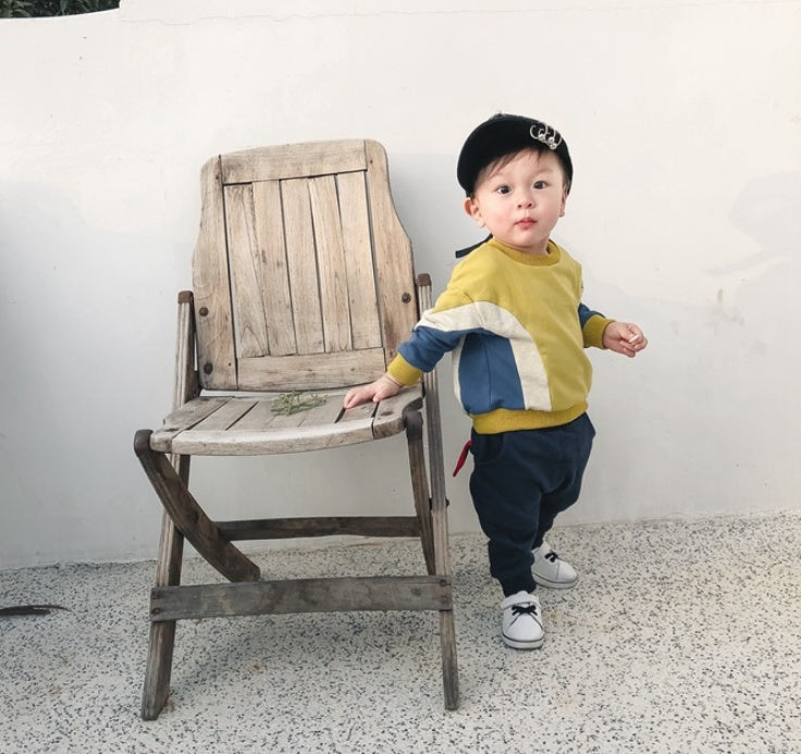 伸縮ウエスト付きキッズパンツ
