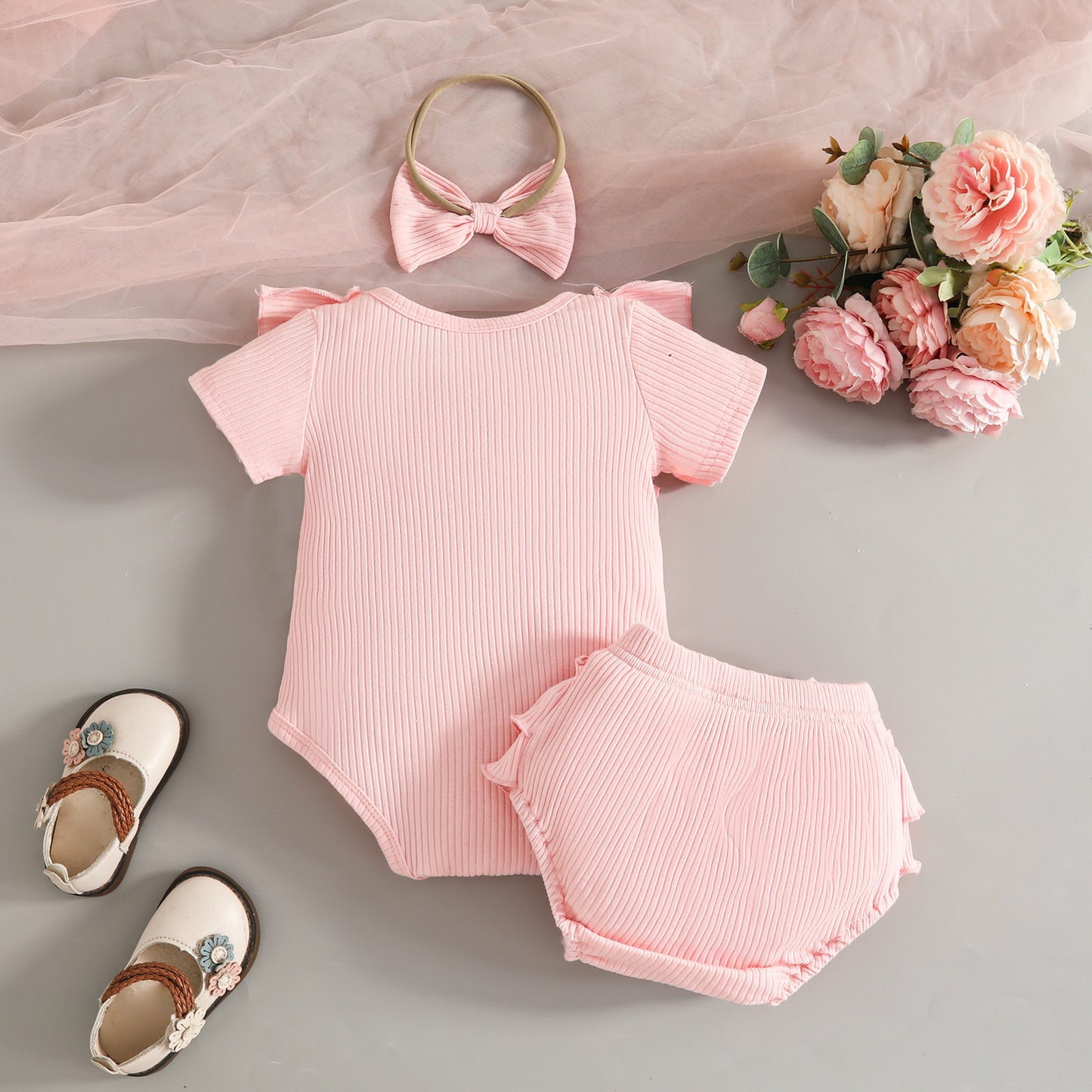 さらっとリブで夏も快適な 赤ちゃん女の子ロンパース＆フリルブルマ＆リボンヘアバンド3点セット 無地デザイン ポリエステルリブニット 0〜18ヶ月