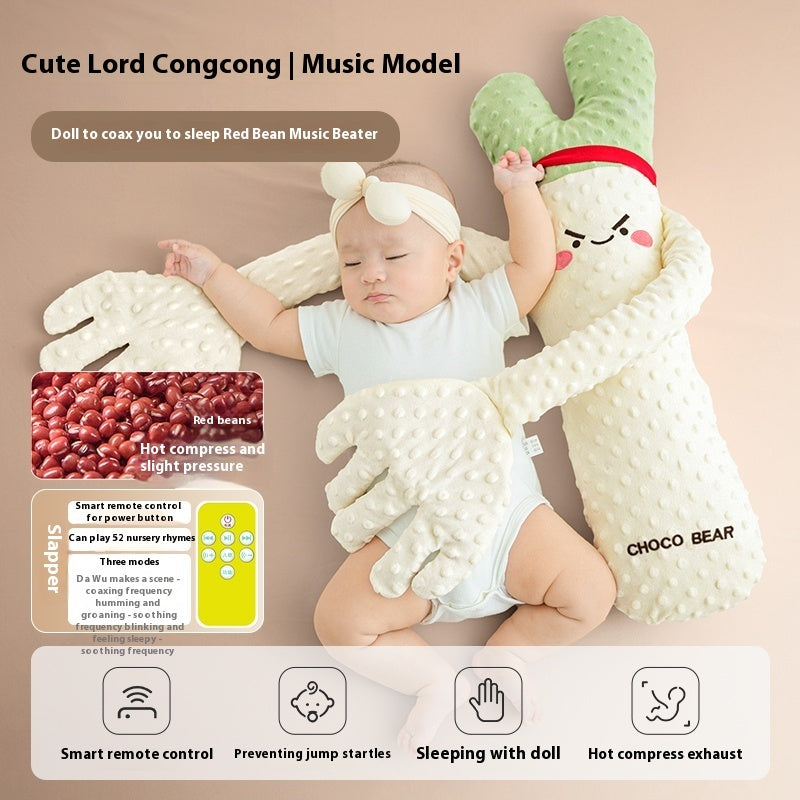 ベビーが安心して腕を預けている小麦パーム抱きまくらの近接写真
