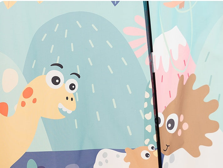 
恐竜イラストが描かれたプレイテント生地のクローズアップ写真
