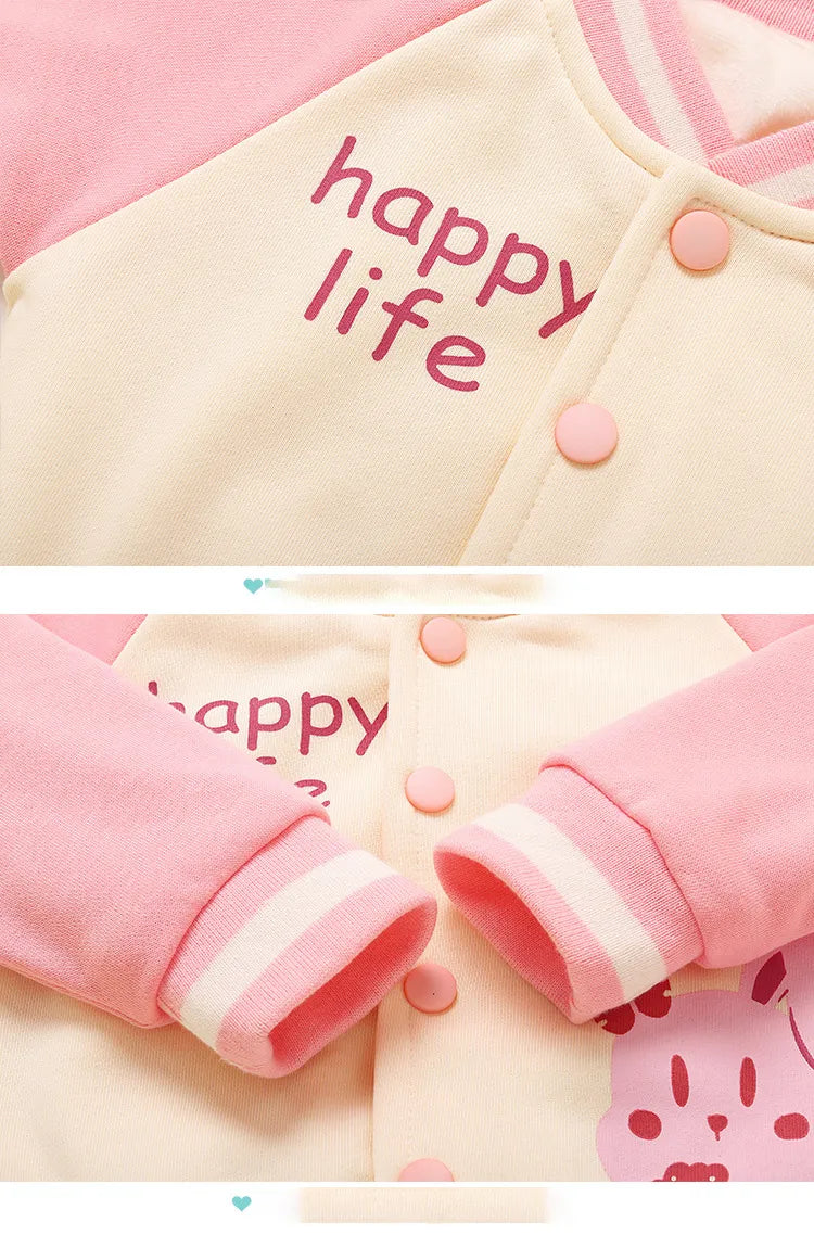 刺繍ロゴと袖口リブのディテールがわかるキッズジャケット（ピンク）
