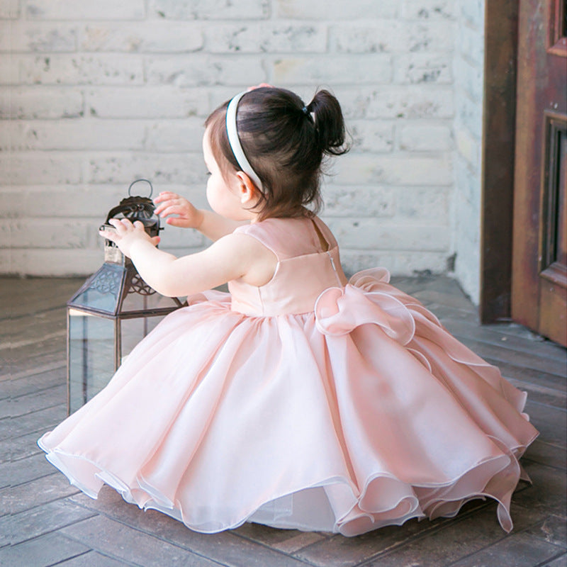 ふんわり広がるスカート ボリューム感がわかる後ろ姿
