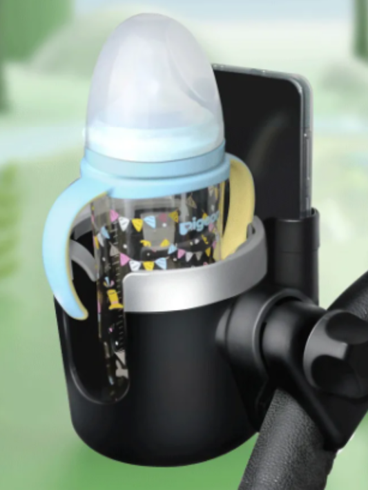 哺乳瓶とスマホを同時に置ける2in1ホルダーの装着イメージ（ベビーカーカップホルダー）
