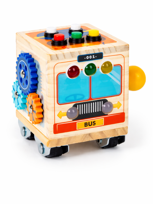 木製ビジーキューブ バスデザイン ボタンとギアの仕掛けが見える全体写真
